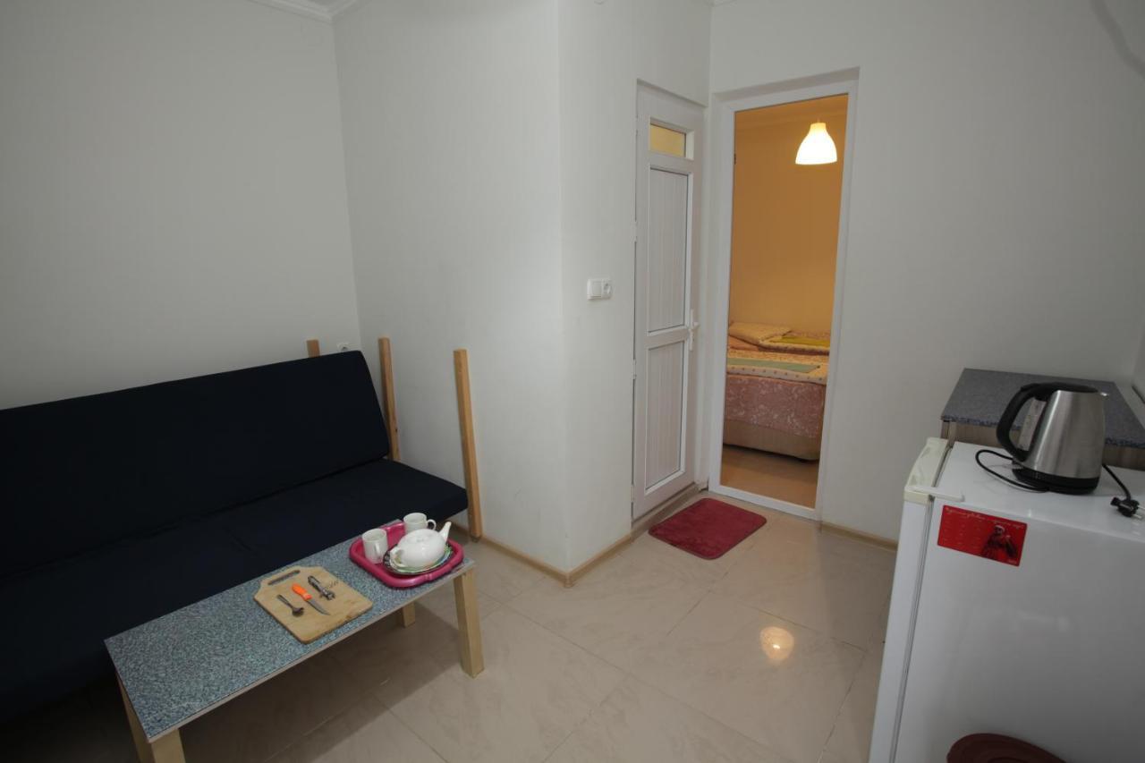 Sukhum City Mini Hotel Сухумі Екстер'єр фото